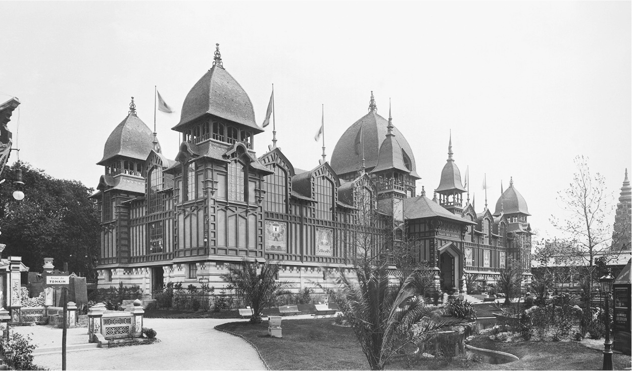 A photograph of Palais des Colonies, Universal exhibition.