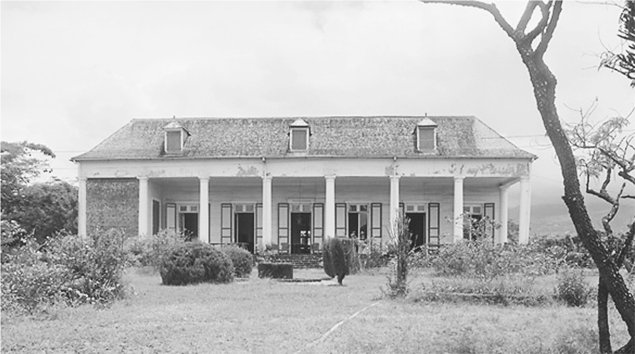 A photograph of façade of Villa du Chaudron in the Reunion Island.
