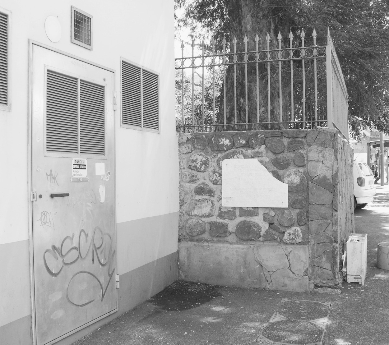 A photograph of the entrance of Joseph Bédier’s childhood home.