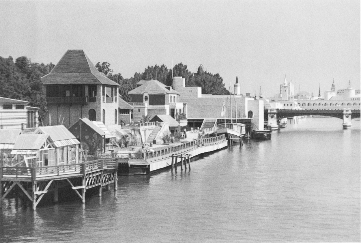 Lake view of the back of the Reunion pavilion of the International exhibition.