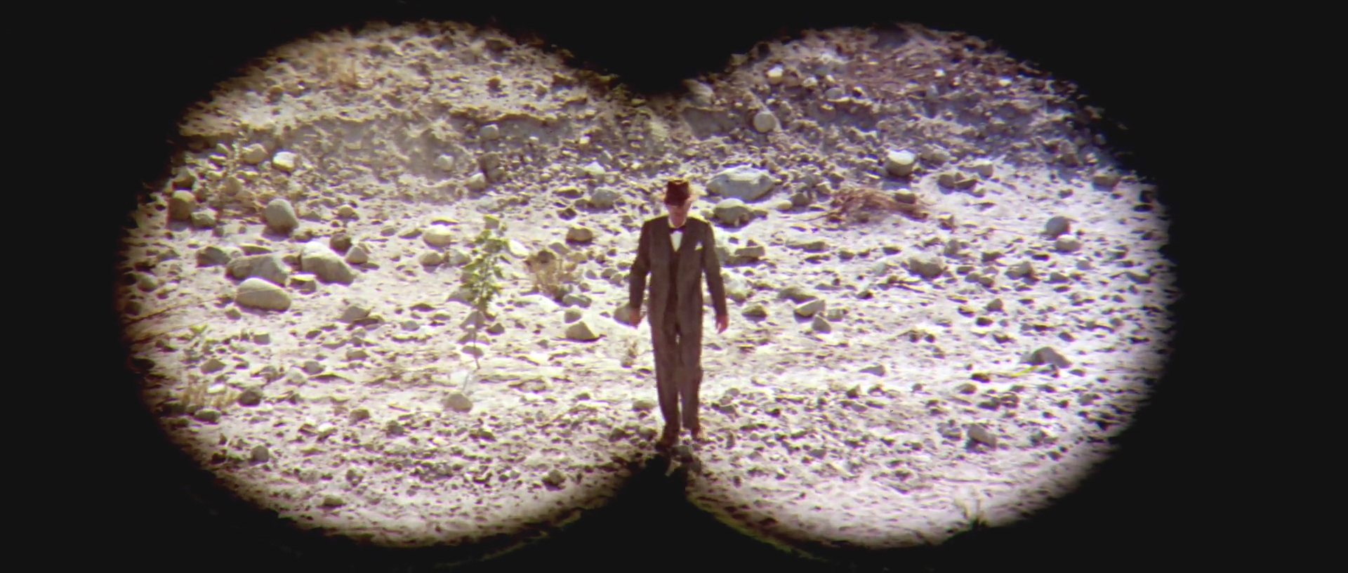 A black mask or overlay mimics Jake’s point or view as he surveils Mulwray through a pair of binoculars.