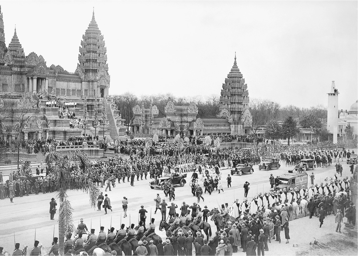 Street of Angkor Wat with Hindu and Buddhist temples next to each other.