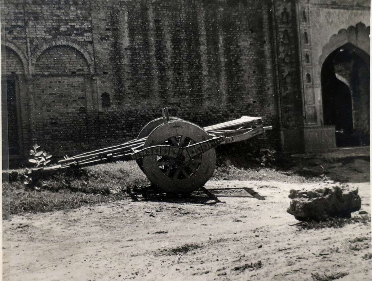 Photograph of village cart.
