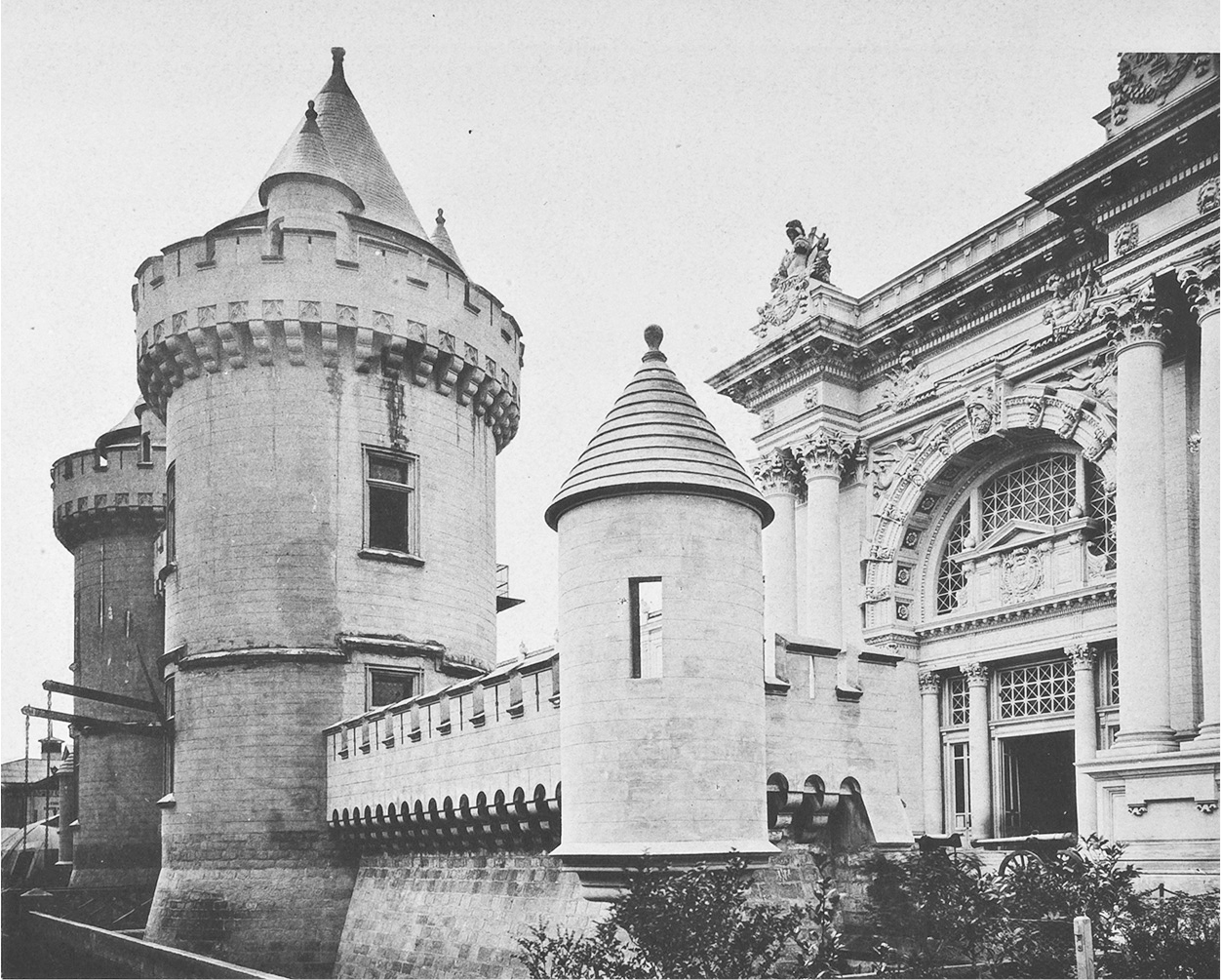 A photograph of the entrance of the exhibition of the Ministry of War.