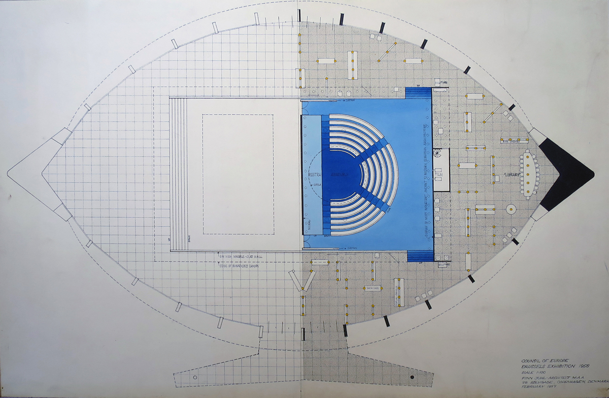 Plan of an eye-shaped building, half-colored and half-drawn; on the right side is a plenary hall with a parliament-like semicircular seating area.