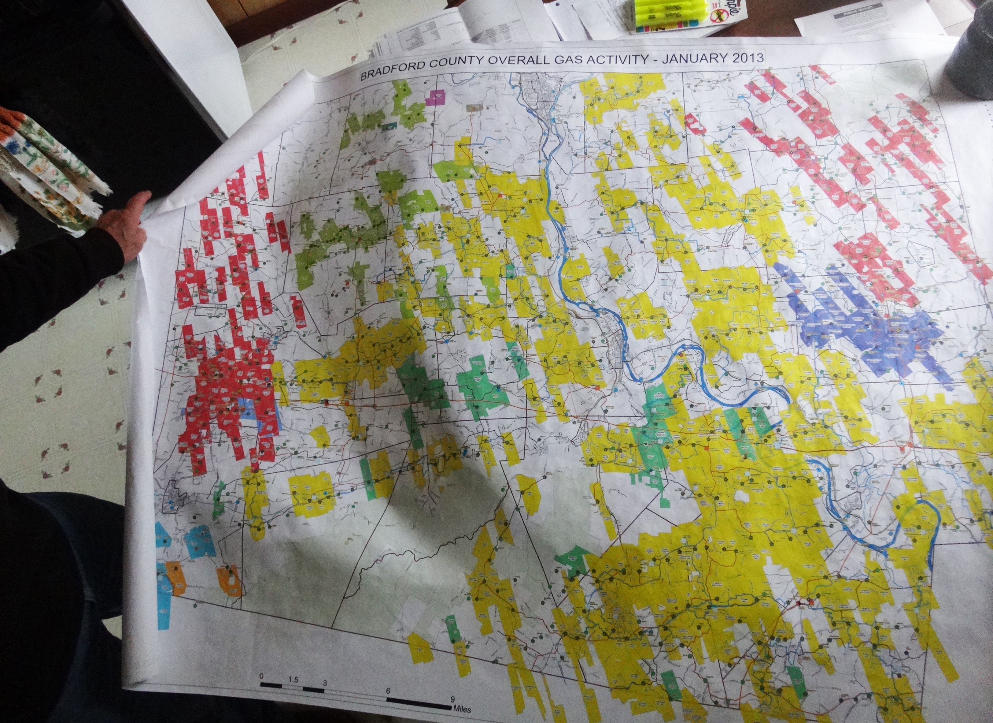 A map of Bradford Country with various plots color coded in red, green, yellow, and blue, corresponding to gas activity as of January 2013.